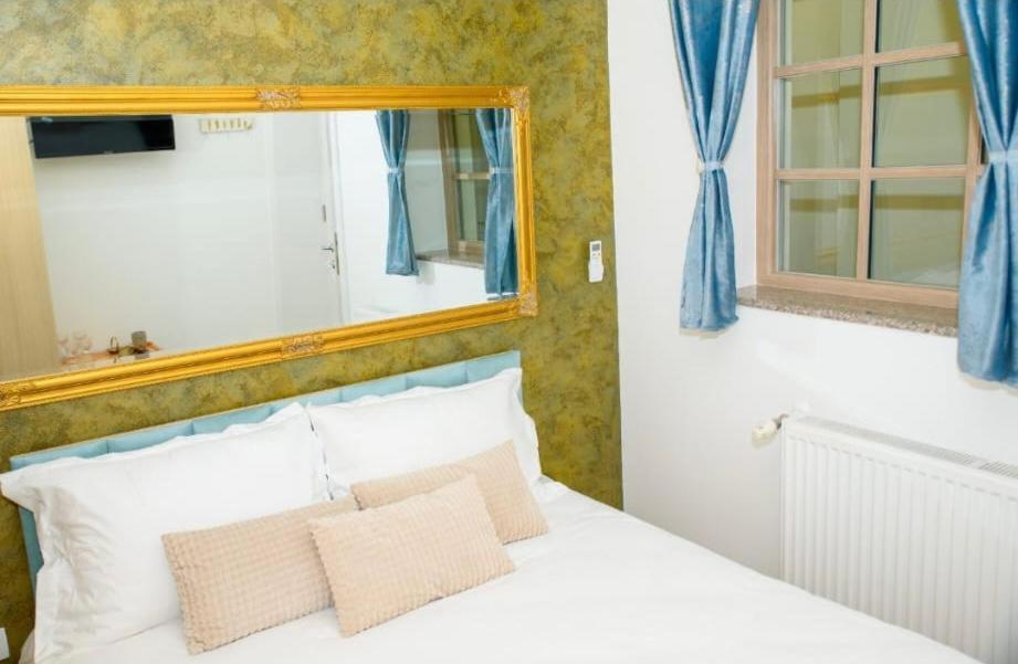 Bistro Centru Vechi Craiova Hotel Eksteriør billede